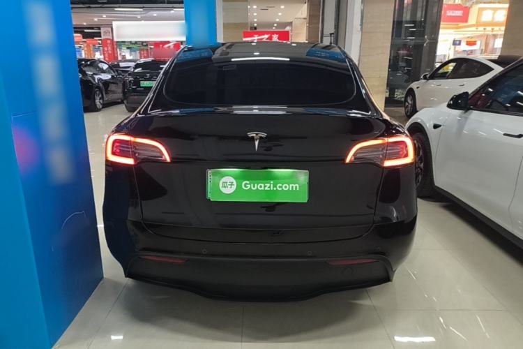 Tesla Model Y 2023 — 5