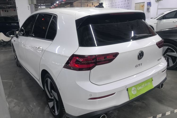 Volkswagen Golf GTI 2023 — 4