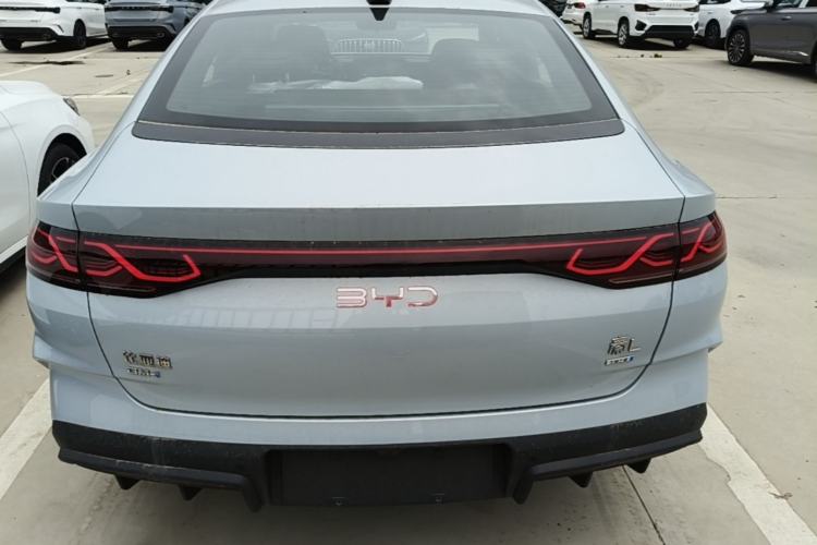 BYD Qin L 2026 — 5