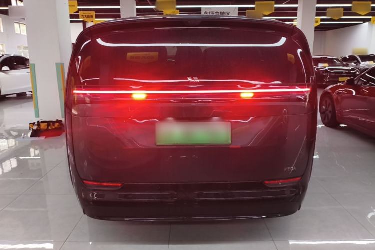 Li Auto MEGA 2025 — 5