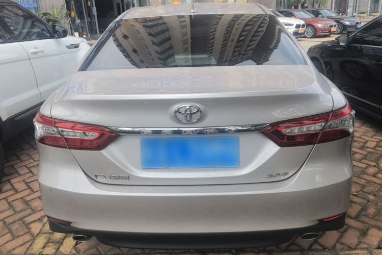 Toyota Camry 2021 — 5
