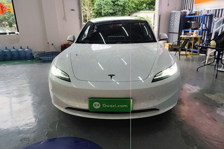 Tesla Model 3 2025 — 2