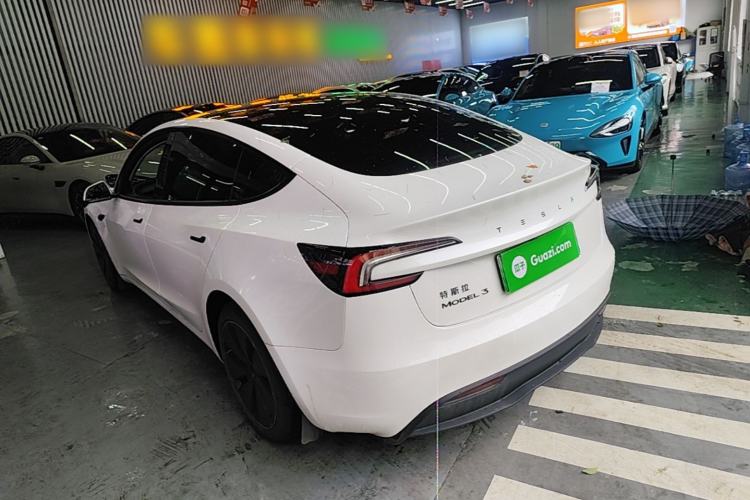 Tesla Model 3 2025 — 4
