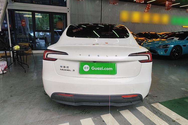 Tesla Model 3 2025 — 5