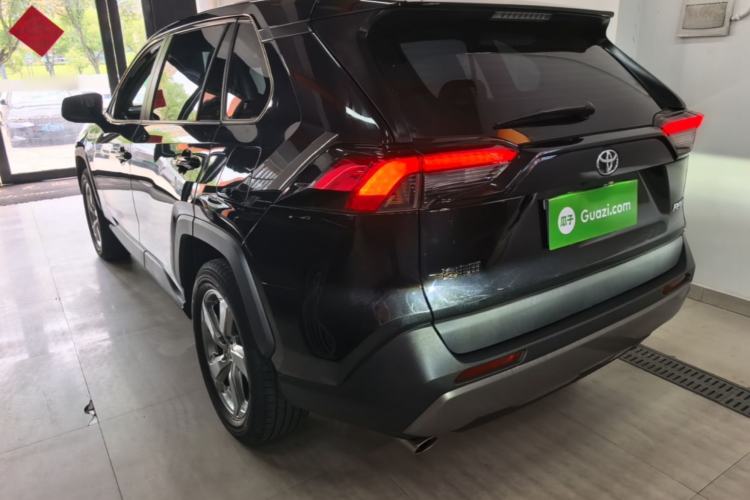 Toyota RAV4 2022 — 4