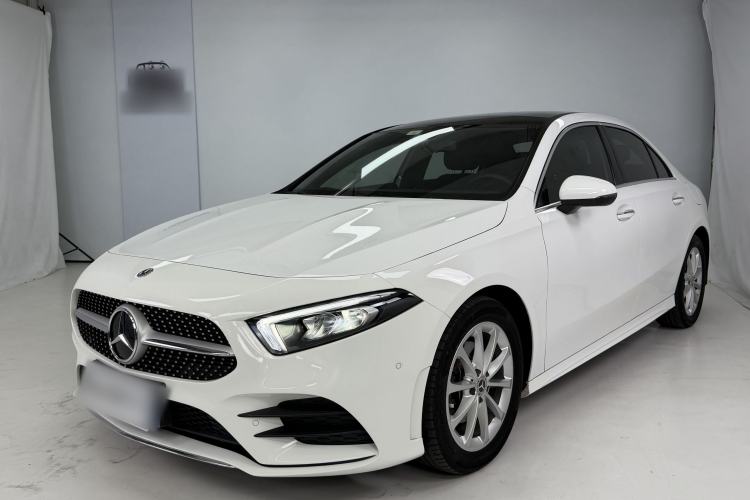 Mercedes-Benz A 200 L 2020 — фото 1