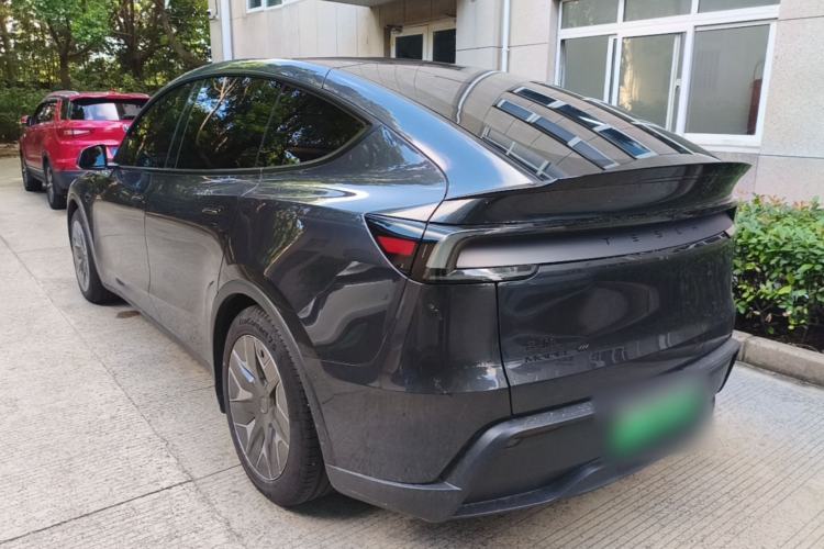 Tesla Model Y L 2025 — фото 4