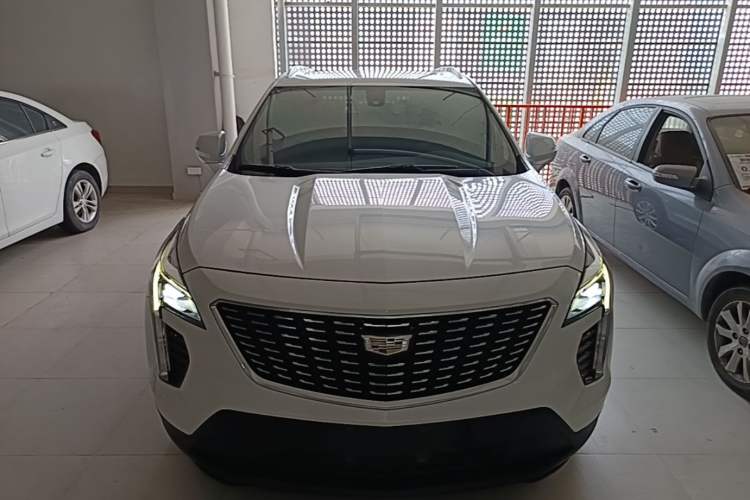 Cadillac XT4 2022 — фото 2