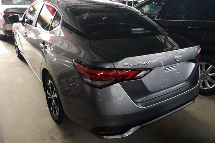 Nissan Sentra 2023 — 4