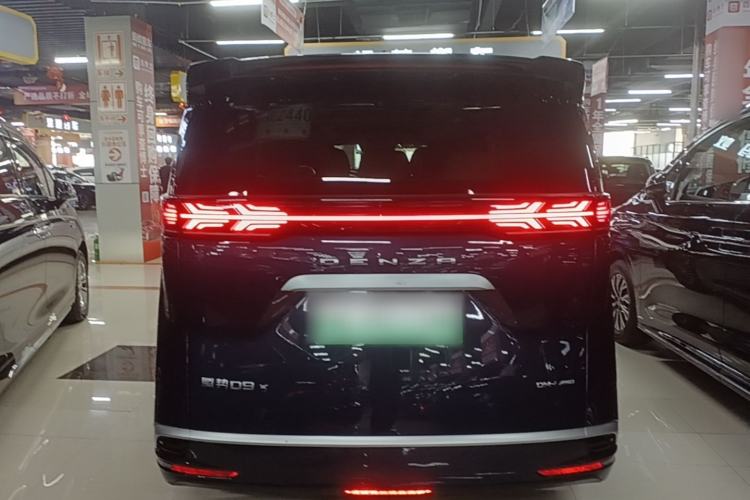 Denza D9 2022 — 5