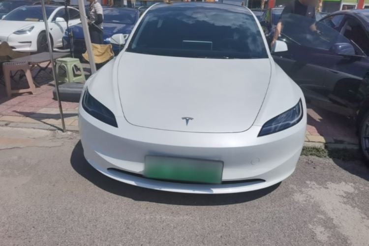 Tesla Model 3 2025 — 2