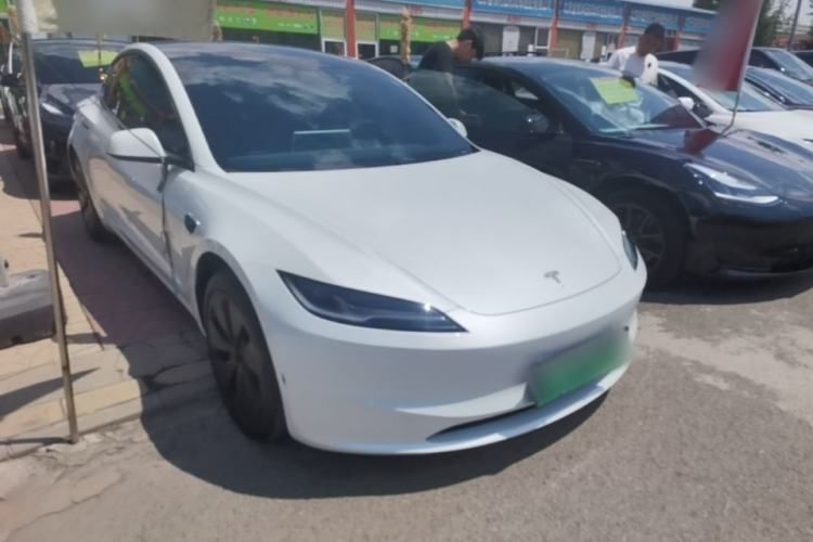 Tesla Model 3 2025 — 3