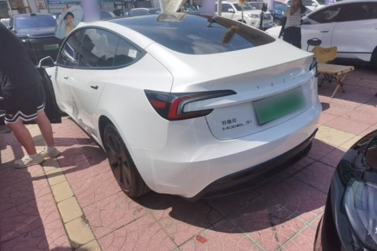 Tesla Model 3 2025 — 4