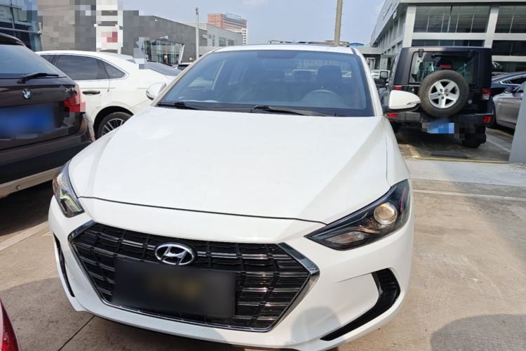 Hyundai Elantra 2020 — 2
