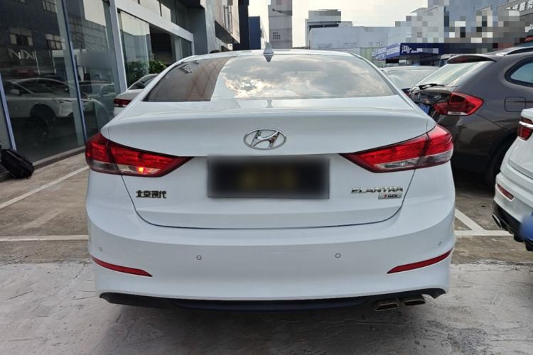 Hyundai Elantra 2020 — 5