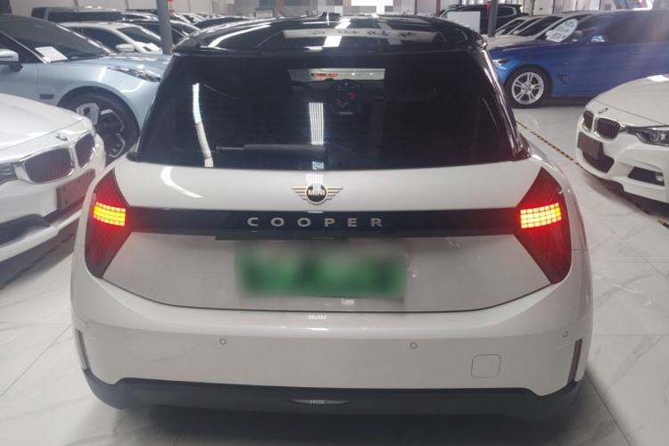 MINI Electric Cooper 2024 — 5