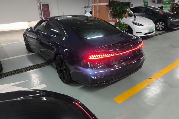 Audi A7L 2022 — 4