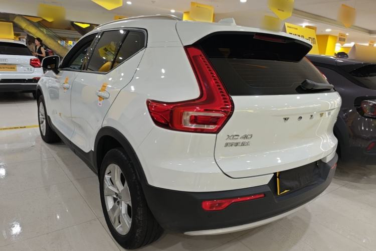 Volvo XC40 2021 — фото 4