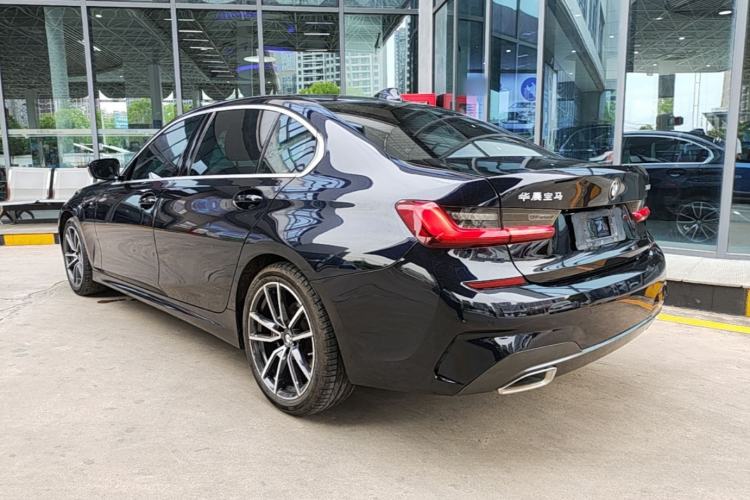 BMW 325Li 2022 — 4