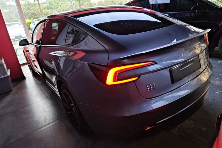 Tesla Model 3 2024 — 4