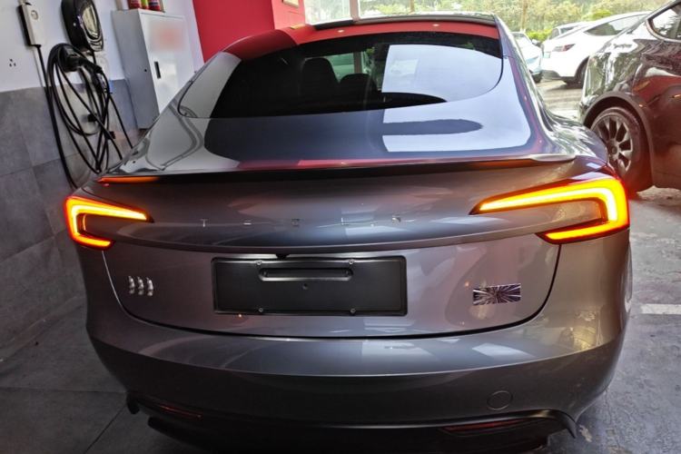 Tesla Model 3 2024 — 5