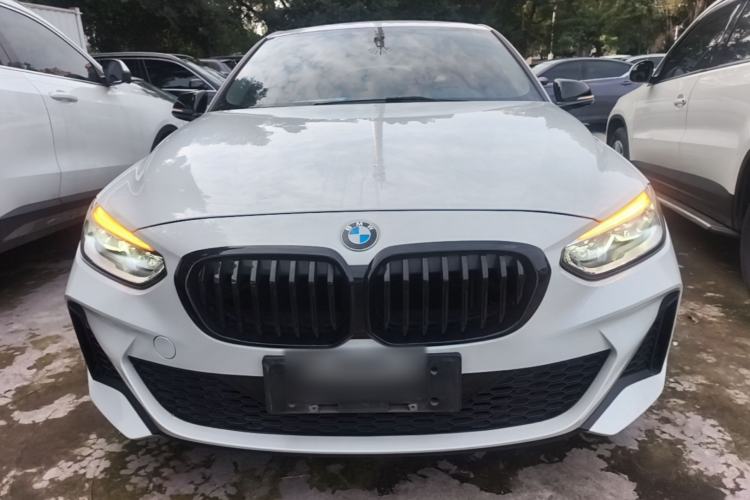 BMW 120i 2021 — 2