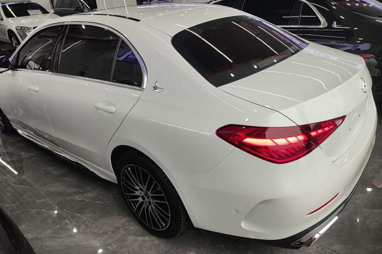 Mercedes-Benz C 200 L 2023 — 4