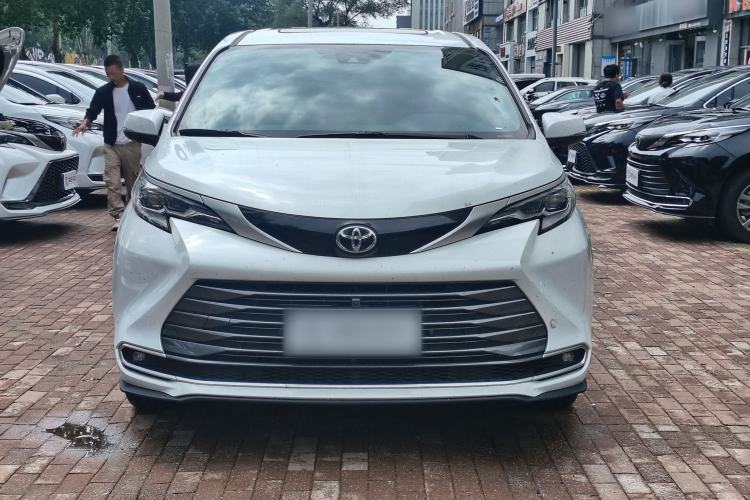 Toyota Sienna 2026 — 2