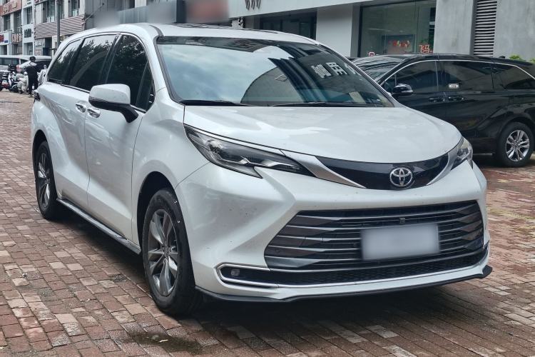 Toyota Sienna 2026 — 3