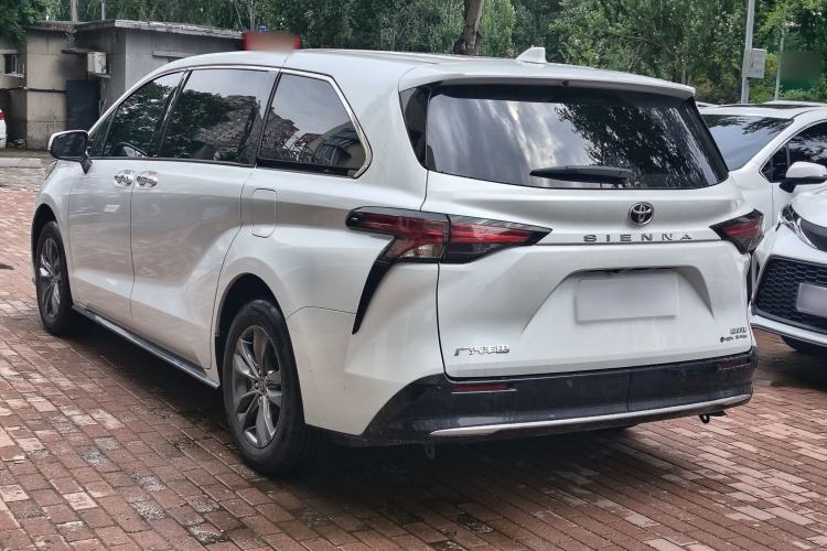 Toyota Sienna 2026 — 4