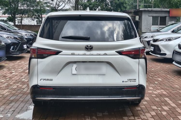 Toyota Sienna 2026 — 5