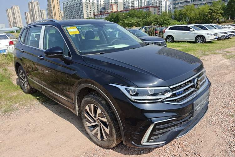 Volkswagen Tiguan L 2023 — фото 3