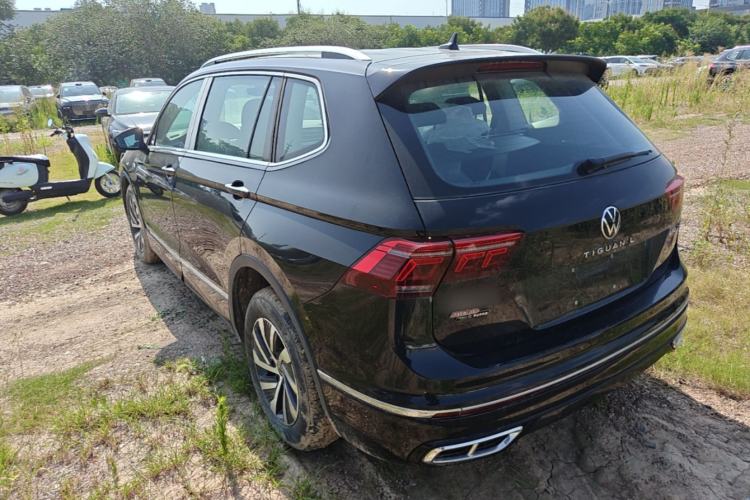 Volkswagen Tiguan L 2023 — фото 4