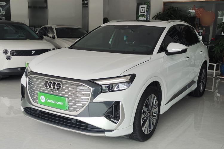 Audi Q4 e-tron 2023 — фото 1