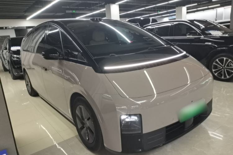 Li Auto MEGA 2025 — 3