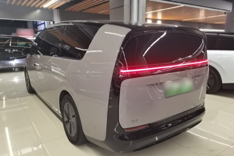 Li Auto MEGA 2025 — 4