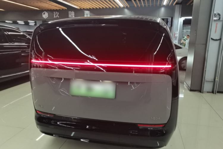 Li Auto MEGA 2025 — 5