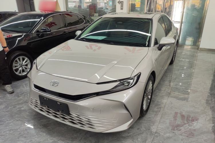 Toyota Camry 2024 — фото 1