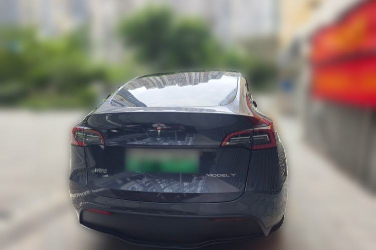 Tesla Model Y 2022 — 5