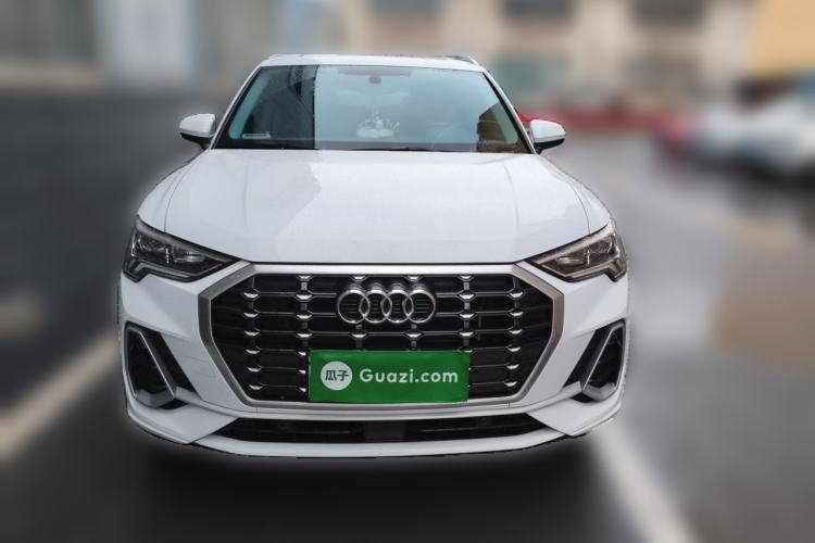 Audi Q3 2022 — 2