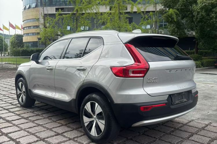 Volvo XC40 2024 — фото 2