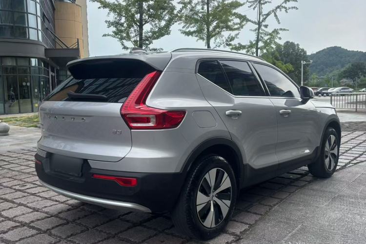 Volvo XC40 2024 — фото 4