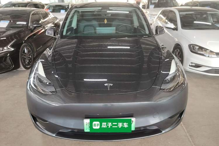 Tesla Model Y 2024 — 2