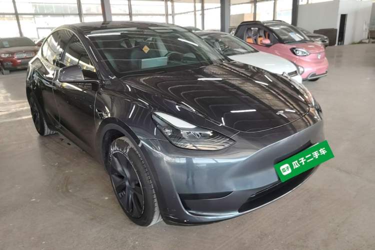 Tesla Model Y 2024 — 3