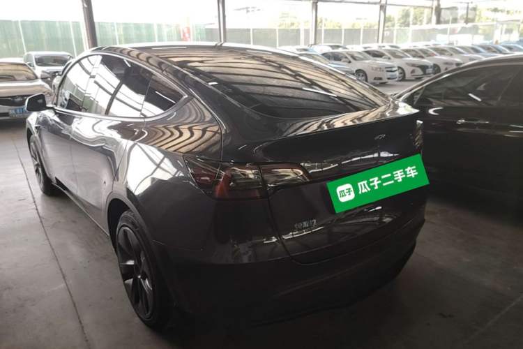 Tesla Model Y 2024 — 4