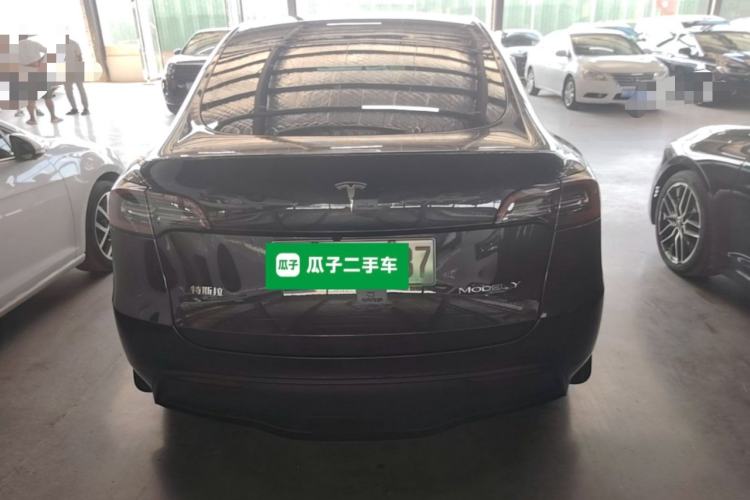 Tesla Model Y 2024 — 5