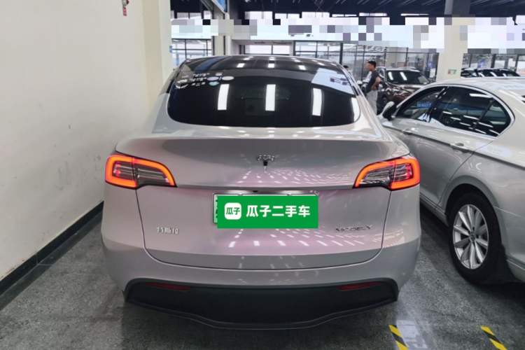 Tesla Model Y 2022 — 5