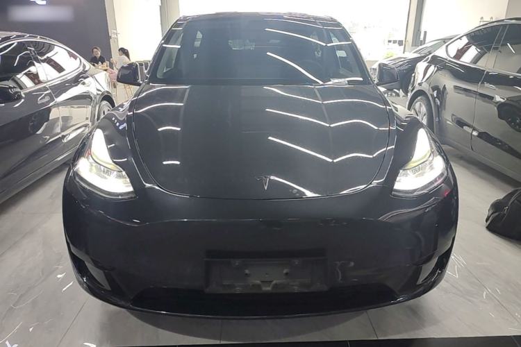 Tesla Model Y 2024 — 2