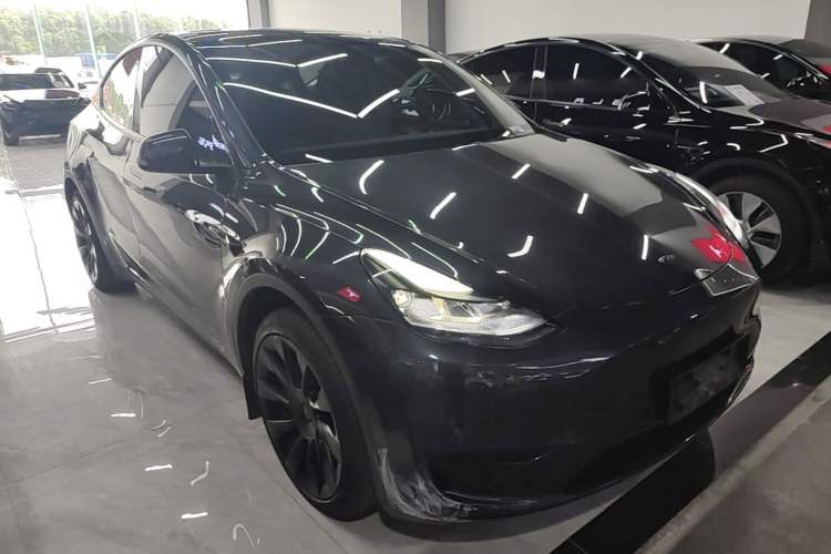 Tesla Model Y 2024 — 3