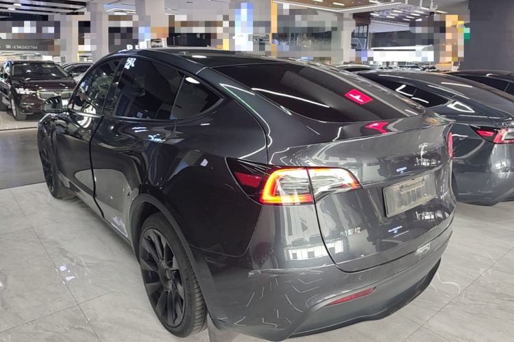 Tesla Model Y 2024 — 4